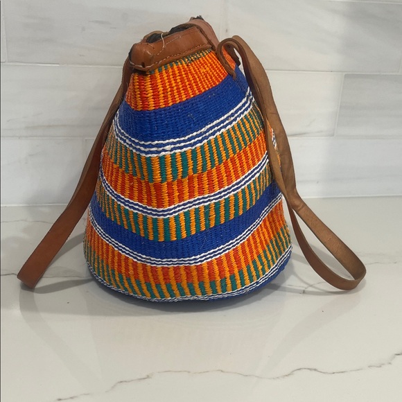 Kenyan Kiondo Handwoven Sisal & Leather Medium Tote Bag - Picture 12 of 14
